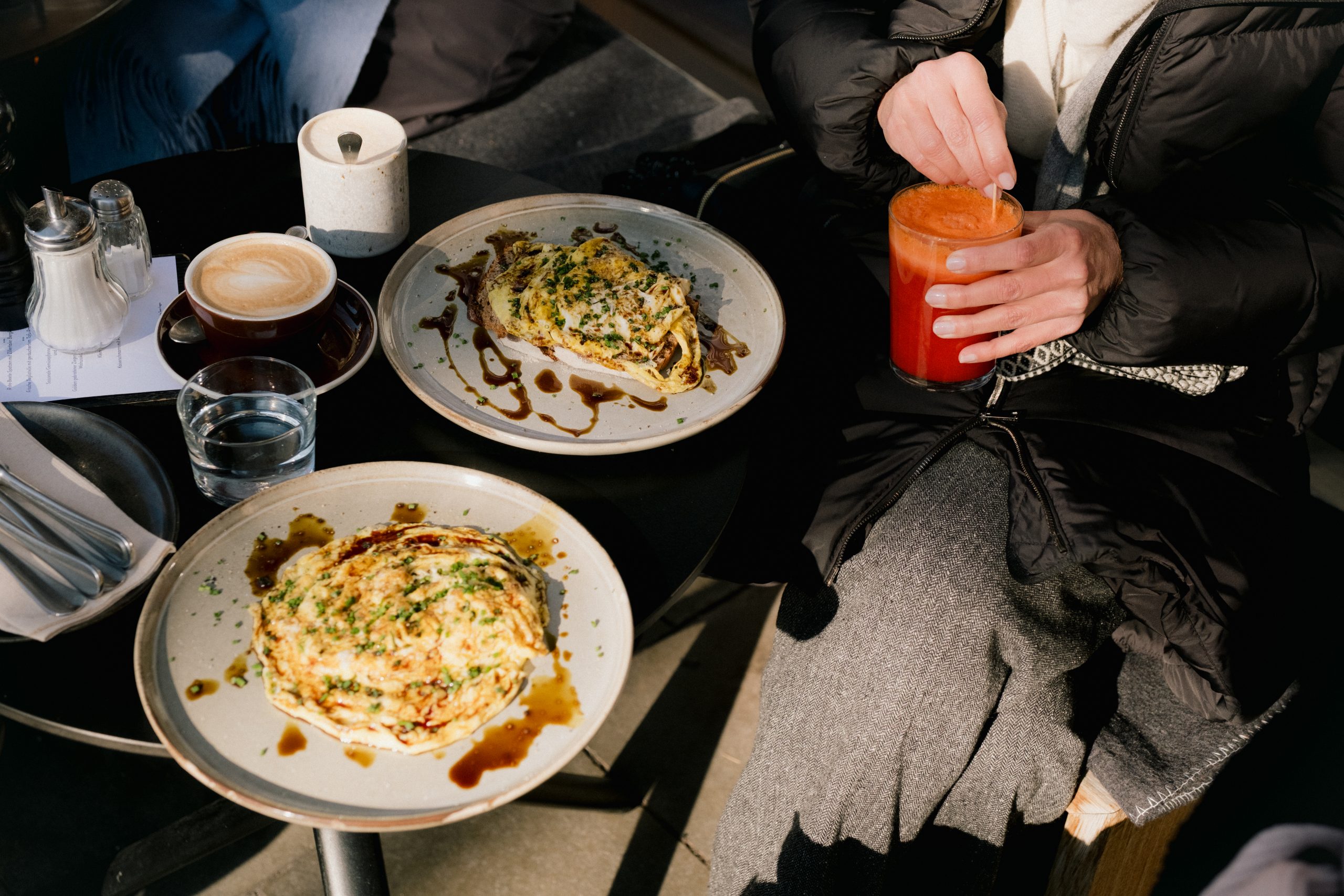 Frühstück, Mittagessen, Kaffee Alpina Bar
